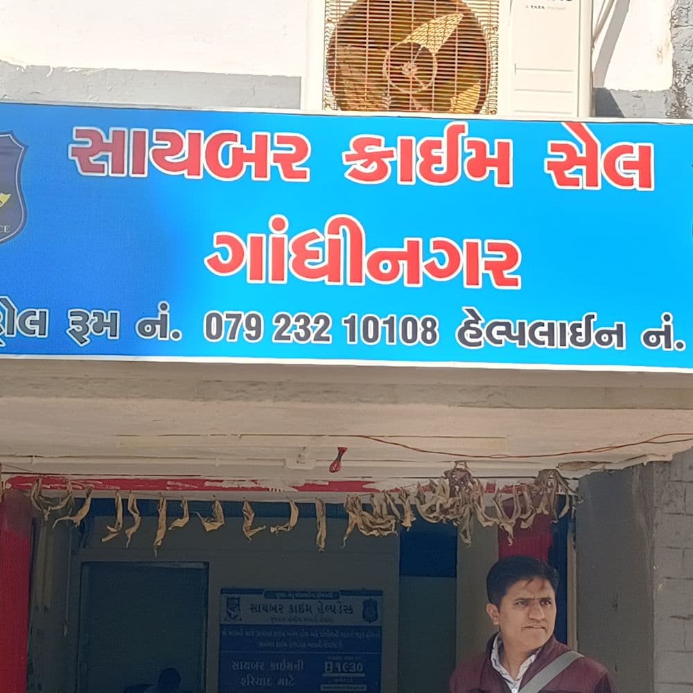 સિમકાર્ડ ભાડે લેવા આવેલા જોધપુરના બે ગઠિયા ઝડપાયા:25 હજાર કમિશનની લાલચ આપી'તી, જાગૃત નાગરિકે ફિલ્મી ઢબે ટ્રેપ ગોઠવીને બંનેને પકડીને પોલીસને સોંપ્યા