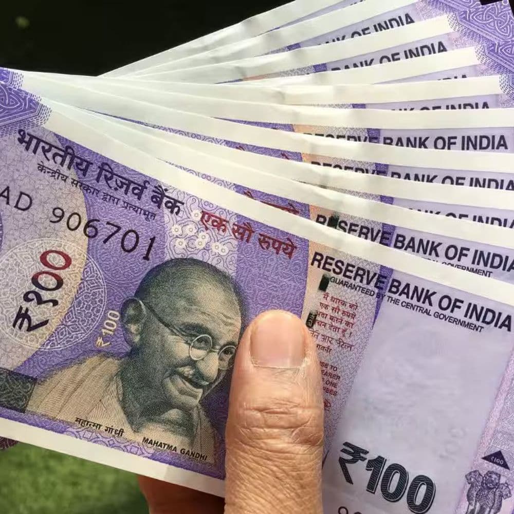 4.96 લાખની 1,483 નકલી નોટ 15 બેંકમાં જમા થઈ:ચિલ્ડ્રન બેન્ક, ફાટેલી, કલર ઝેરોક્ષ વાળી નોટ કોણે જમાવી કરાવી તેને લઈ તપાસ, SOGએ ગુનો નોંધ્યો