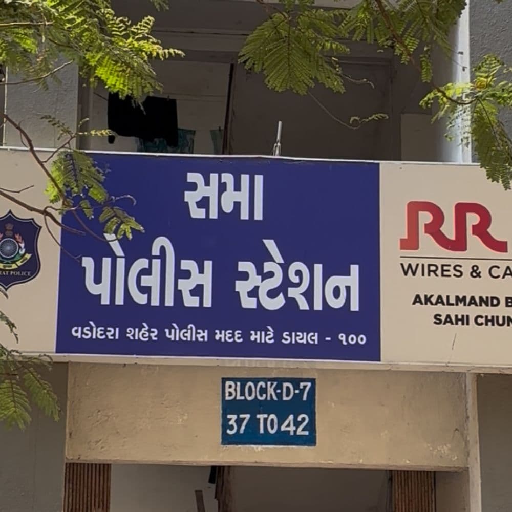 પરિવાર ઊંઘતો રહ્યો ને ચોર કળા કરી ગયા:સમા વિસ્તારના એક મકાનમાંથી સોના-ચાંદીના દાગીના સહિત રૂ.1.76 લાખ મતાની ચોરી કરીને ફરાર