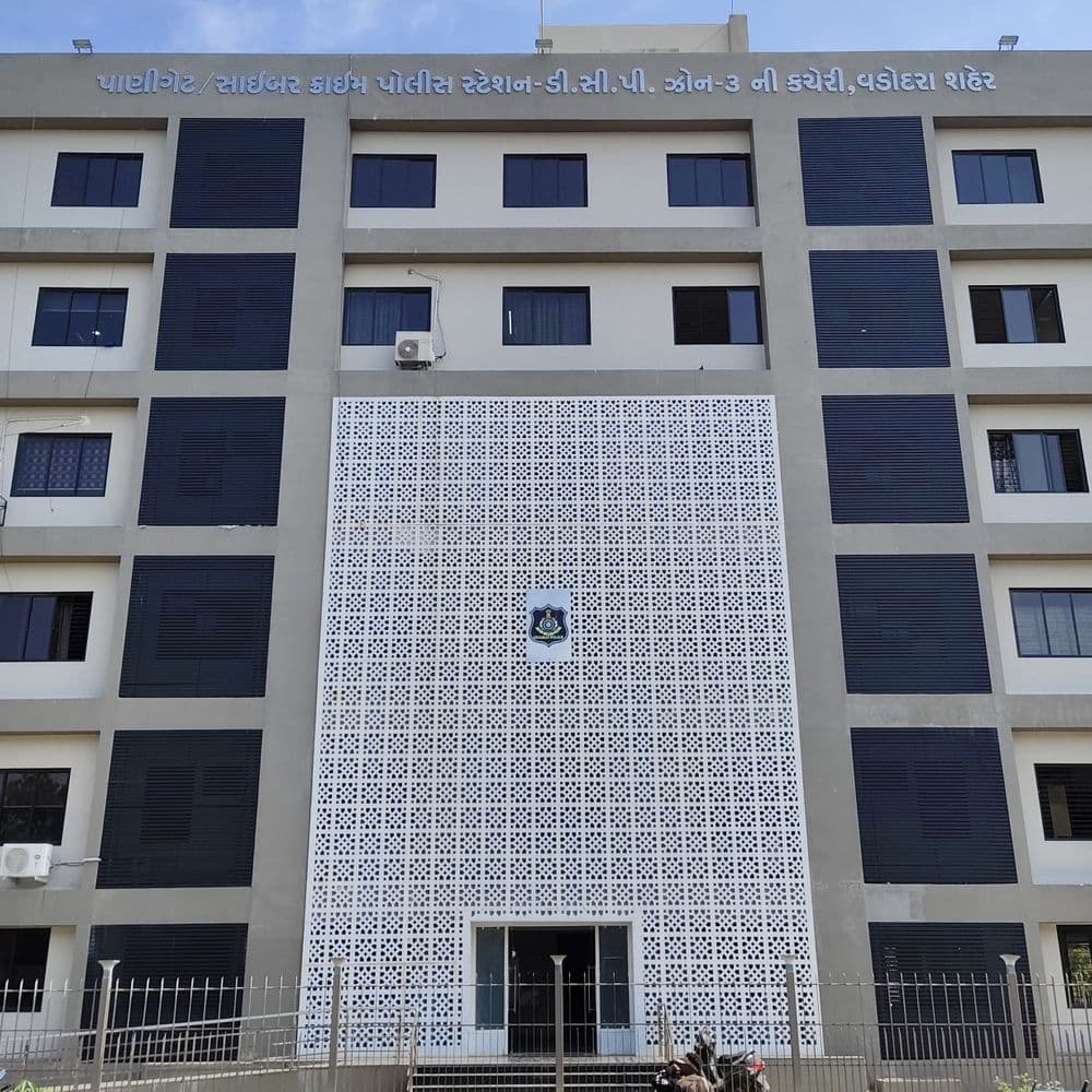 ઓનલાઇન ટાસ્ક પૂરા કરવાના બહાને છેતરપિંડી:સાયબર ઠગે કમિશન અને બોનસની લાલચ આપીને યુવક પાસેથી 16 લાખ ખંખેર્યા, વિશ્વાસ કેળવી પૈસા ટ્રાન્સફર કરાવા