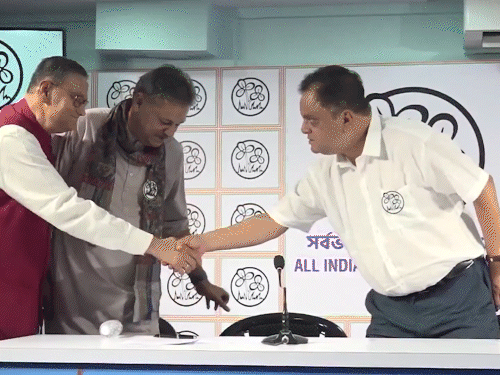 બંગાળ ચૂંટણી પહેલાં નેતાજીના પૌત્ર TMCમાં જોડાયા:ચંદ્ર કુમારે કહ્યું- ભાજપ ભાગલાવાદી રાજનીતિ કરે છે; આજે PMનો તમિલનાડુમાં વર્ચ્યુઅલ સંવાદ