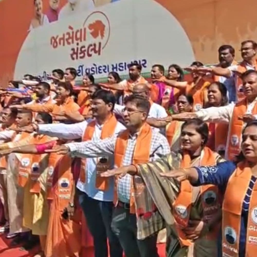 હર્ષ સંઘવીએ કીર્તિમંદિરથી ચૂંટણી પ્રચારના શ્રીગણેશ કર્યા:વડોદરા મનપાના ભાજપના તમામ ઉમેદવારોએ સંકલ્પ લીધા