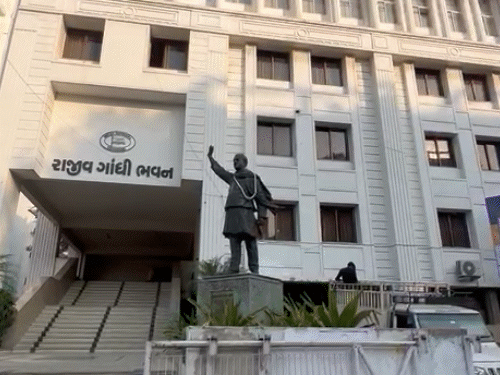 કોંગ્રેસમાં મેન્ડેટનું સસ્પેન્સ, છેલ્લી ઘડીએ ખેલાયો ખેલ!:ભાજપમાં બળવાનો ડર, સિનિયરની બાદબાકી અને Gen-Z પર દાવ; ટીમ જગદીશ વિશ્વકર્માને શેની ચિંતા?