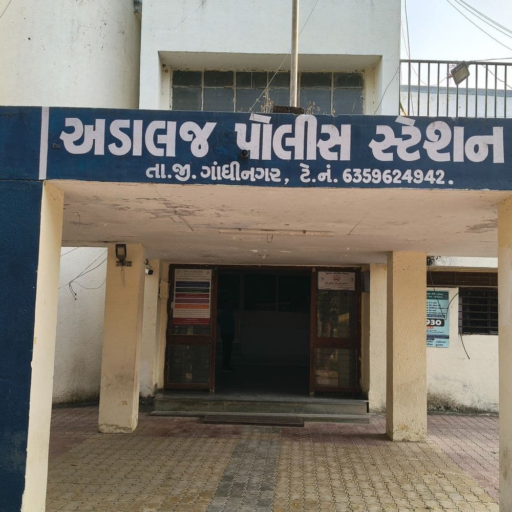 પરિવારના મોભીને કાળ ભરખી ગયો:અડાલજ પાસે અજાણ્યા વાહનની ટક્કરે શ્રદ્ધાળુનું કરુણ મોત, અકસ્માત સર્જી ચાલક ફરાર
