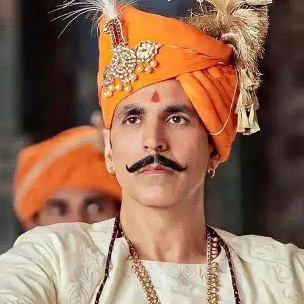 નકલી મૂછો પર અક્ષય કુમારે માગી માફી:કહ્યું- ફિલ્મ 'પૃથ્વીરાજ'માં એવી મૂછો ઉગાડવી શક્ય નહોતી; જો ચાહકોને ખરાબ લાગ્યું હોય તો સોરી