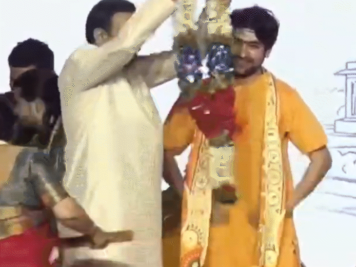 ચાર બાળકો પેદા કરો તેમાંથી એક RSSને આપો:નાગપુરમાં ધીરેન્દ્ર શાસ્ત્રીએ લોકોને કરી અપીલ, વાત સાંભળી મોહન ભાગવત હસવા લાગ્યા