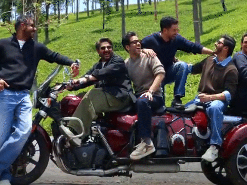 'ગોલમાલ 5'નું શૂટિંગ શરૂ:અજય દેવગને BTS વીડિયો શેર કર્યો, 5 સીટવાળી બાઇકની ઝલક દેખાડી; અક્ષય કુમારની પણ એન્ટ્રી