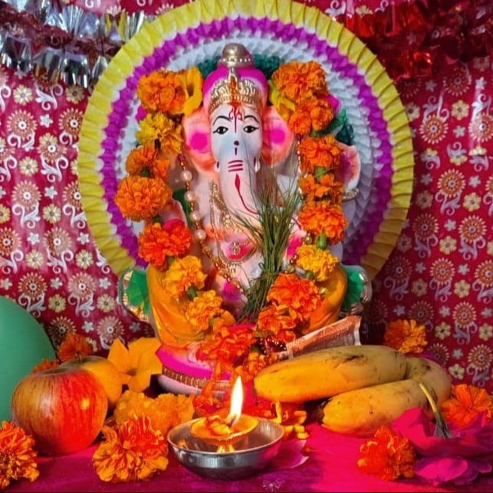 આજે અંગારક ચતુર્થી વ્રત:ગણેશજીને દૂર્વા ચઢાવો, હનુમાનજી સામે દીવો પ્રગટાવી હનુમાન ચાલીસાનો પાઠ કરો; શિવજીને લાલ ફૂલ ચઢાવો