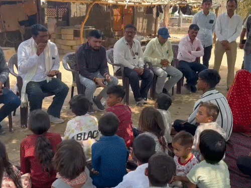 રાજ્યના બે જિલ્લાના 37 હજાર વિદ્યાર્થીઓનો શિક્ષાનો ત્યાગ!:પરિવારની આર્થિક સ્થિતિ અને દિકરીઓની સુરક્ષાએ ભણતર છોડાવ્યું; મનાવવા શિક્ષણ વિભાગ મેદાને, 14 તાલુકામાં મેગા સર્વે