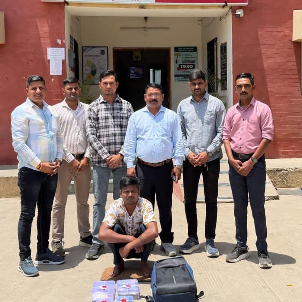 એકાઉન્ટન્ટ જ નીકળ્યો ચોર!:ચંદ્રાલા નાકા પોઈન્ટ પર બસમાં ચેકિંગ સમયે શખસ પાસેથી 31.80 લાખનો ચોરીનો મુદ્દામાલ જપ્ત, હરિયાણાના ગુનાનો ભેદ ઉકેલાયો