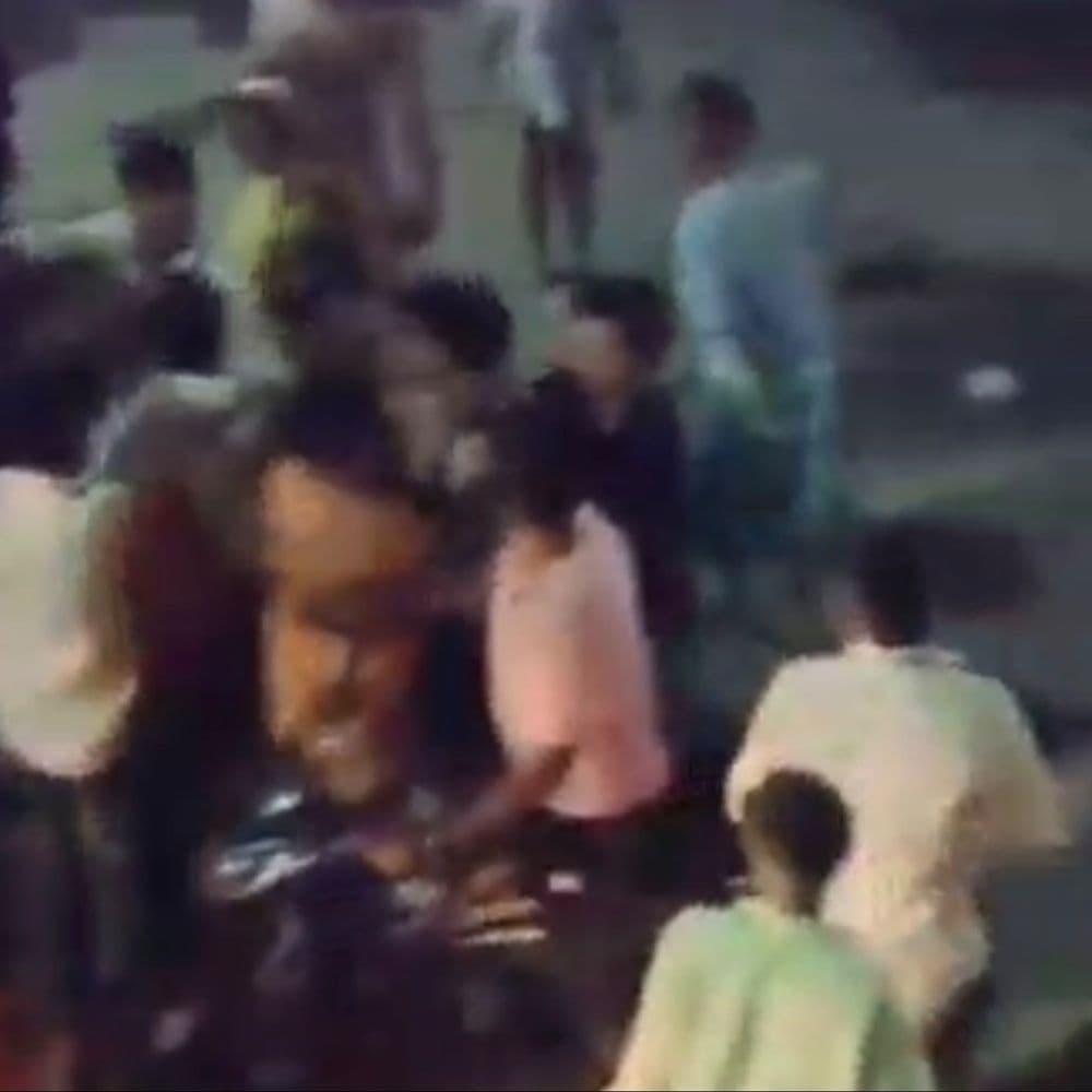 પાંડેસરામાં 6 થી 7 શખસો યુવક પર તૂટી પડ્યા, VIDEO:વાળ ખેંચી ઢોર માર માર્યો, કારમાં આવેલા અજાણ્યા શખસોની શોધખોળ શરૂ