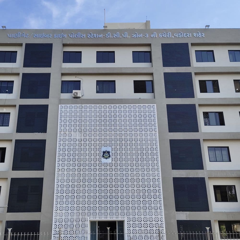 દહેજનો દાનવ દીકરીને ભરખી ગયો:વડોદરામાં લગ્નમાં 41 લાખની રોકડ-વસ્તુ આપવા છતાં વધુ 25 લાખ માંગ્યા; PM રિપોર્ટમાં ઝેરી કન્ટેન્ટ મળતા વિશેરા લેવાયા
