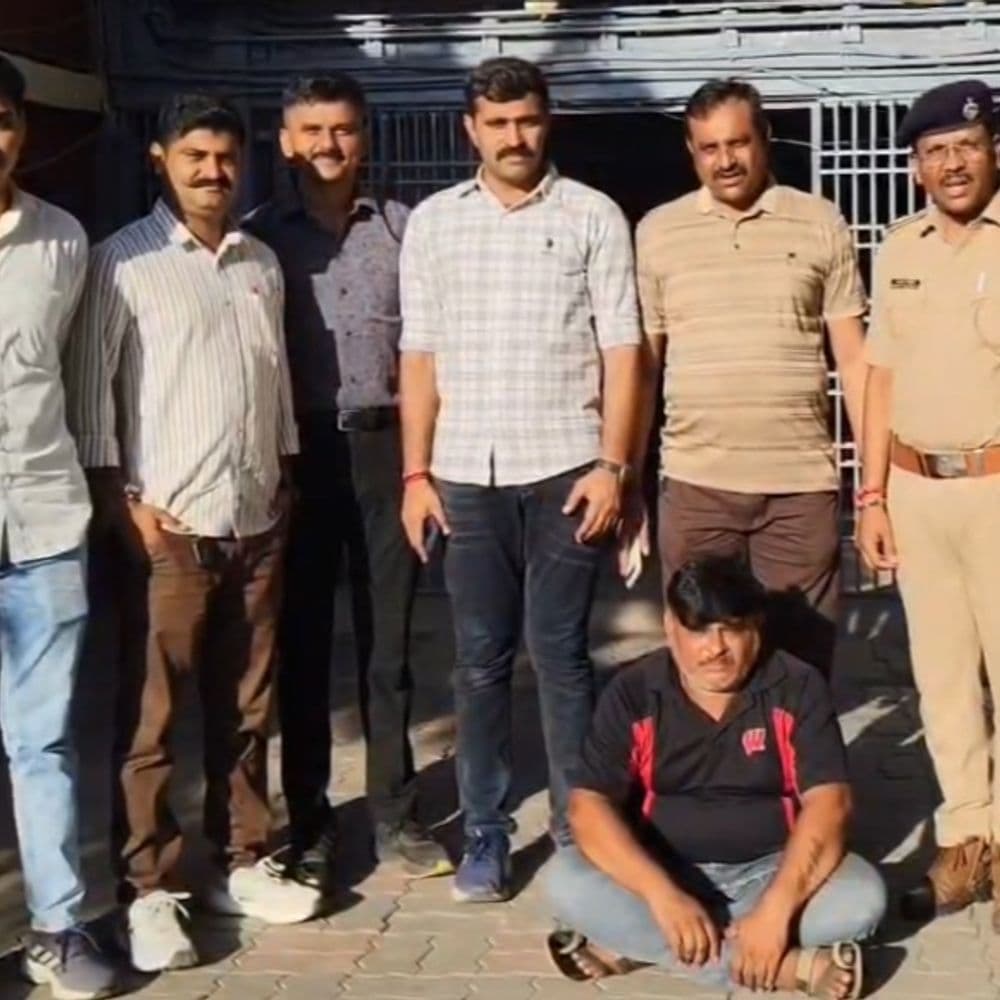 લ્યો બોલો...! યુવકને પાણીપુરી 3.62 લાખમાં પડી:પાદરામાં મિત્રએ યુવકને પાણીપુરી ખાવા બોલાવ્યો, ઘરમાંથી સોના-ચાંદીના દાગીનાની ચોરી કરી; આરોપીની ધરપકડ