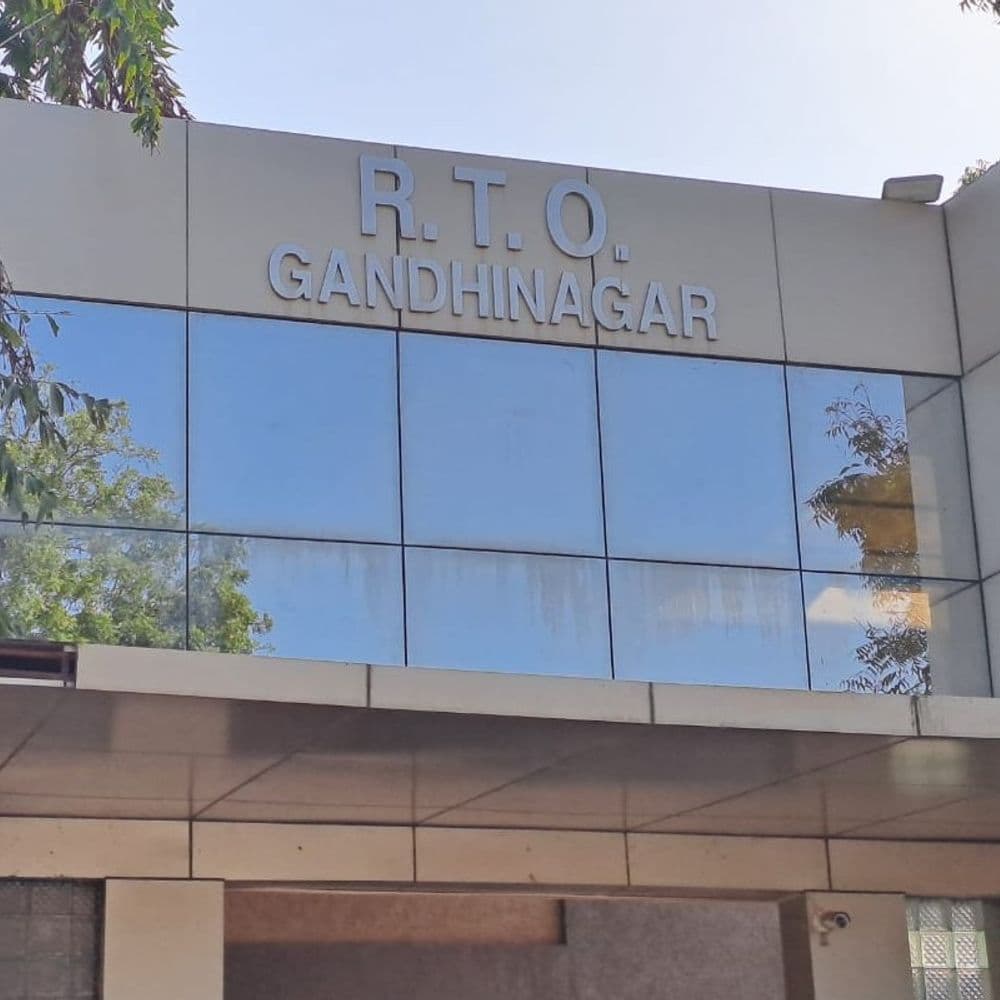 ગાંધીનગર RTOનો નવો ફિયાસ્કો:અત્યાધુનિક ટુવ્હીલર ડ્રાઈવિંગ ટેસ્ટ ટ્રેક ટેક્નિકલ ખામીથી ત્રણ દિવસ માટે ઠપ્પ, ફોર વ્હીલર ટેસ્ટ ચાલુ રહેશે