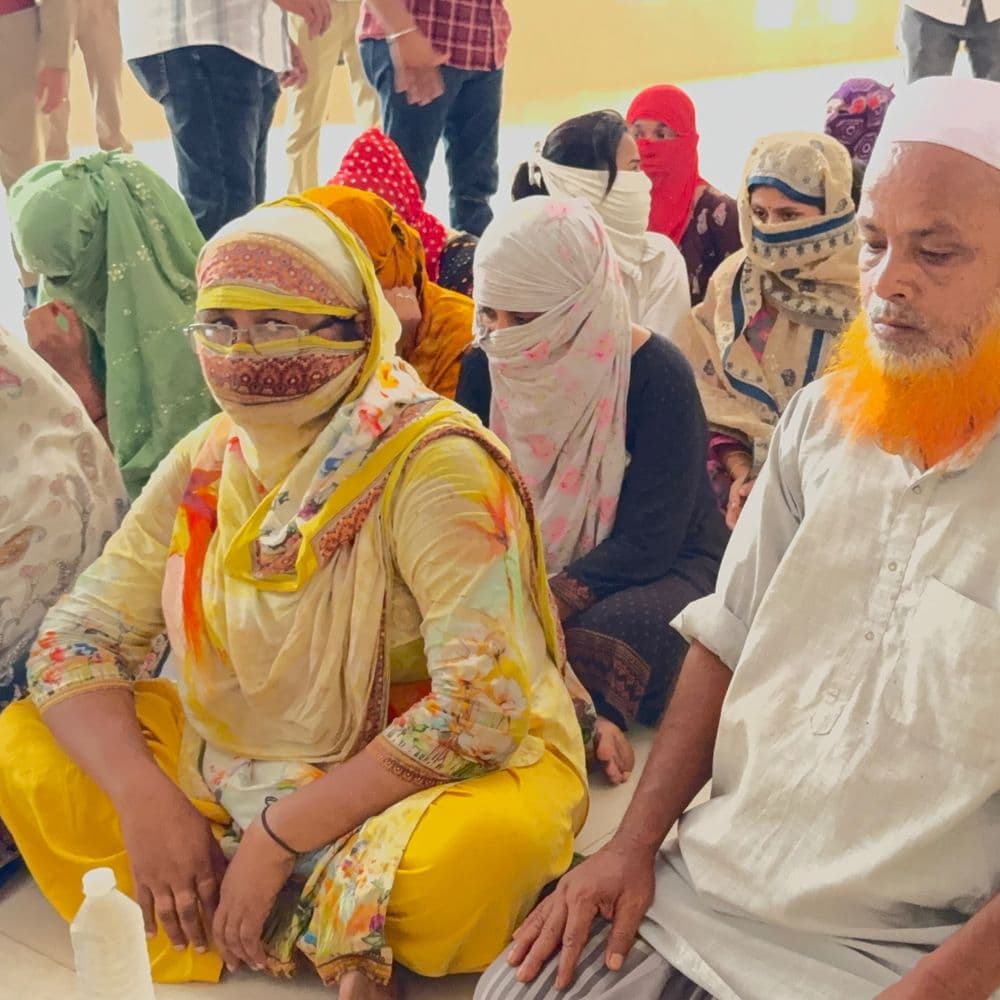 સુરતમાંથી 84 બાંગ્લાદેશી નાગરિકો ઝડપાયા:ટ્રેન, ફ્લાઈટ તો કોઈ બાય રોડ સુરત આવ્યા, મહિલાઓ હ્યુમન ટ્રાફિકિંગમાં ફસાઈ હોવાની આશંકા; 1 અઠવાડિયામાં ડિપોર્ટ કરાશે