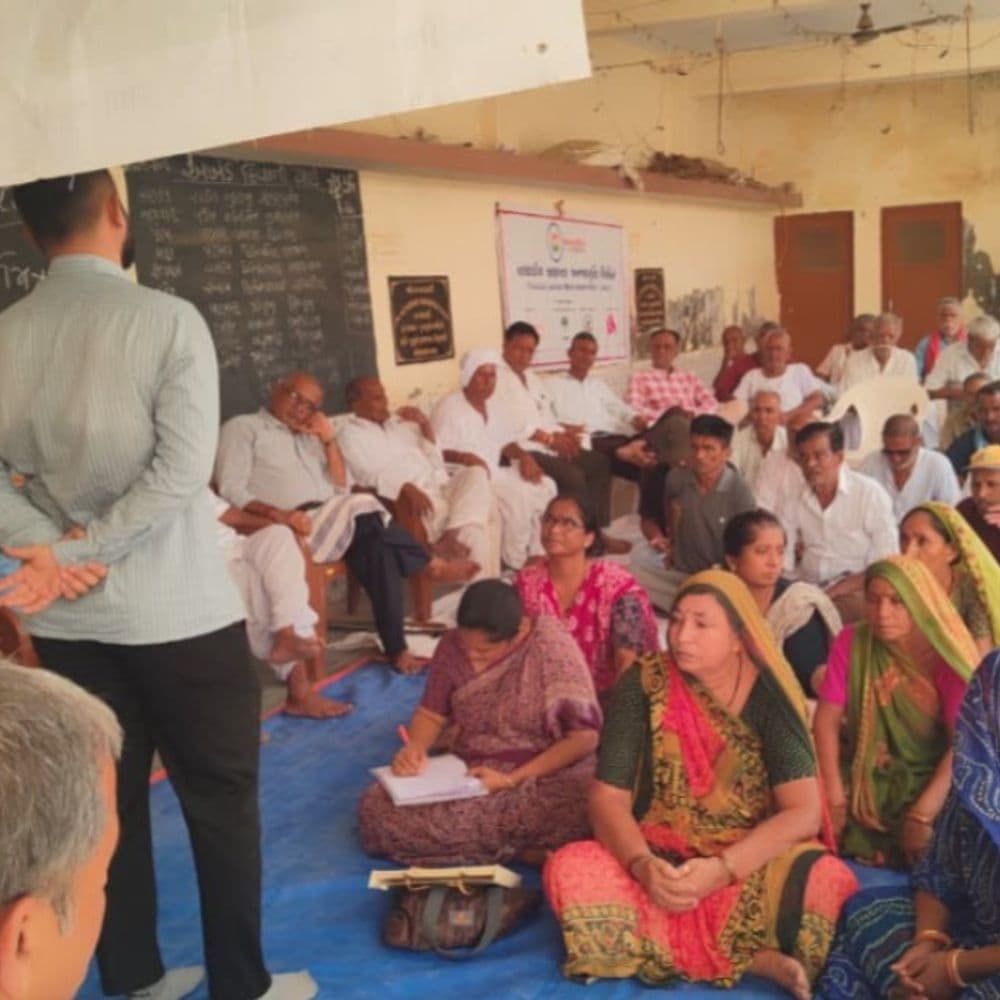 રાસાયણિક ખાતર છોડી કુદરતી ખાતર અપનાવવા હાકલ:પાટણના ચંદ્રુમાણામાં રાસાયણિક ખાતરના ઉપયોગ અંગે શિબિર