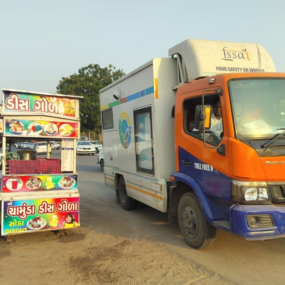 ગાંધીનગરમાં ફૂડ સેફ્ટી ઓન વ્હીલ્સે 3800 ટેસ્ટિંગ કર્યા:600 કિલો શંકાસ્પદ ઘી અને 1100 કિલો આમચૂરનો જથ્થો જપ્ત, ભેળસેળિયાઓ સામે લાલ આંખ