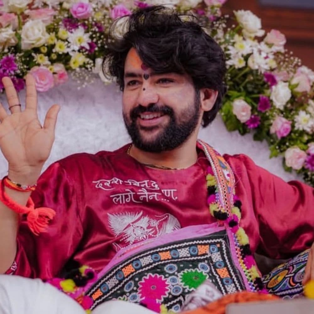 સનાતન સેતુ હનુમાન કથાનો આજે બીજો દિવસ:વર્તમાનમાં AIની બોલબાલા, ગમે એને ગમે ત્યાં જોડે પણ હવે ભારતમાં હિન્દુ ઇન્ટેલિજન્સની જરૂર: ધીરેન્દ્ર શાસ્ત્રી